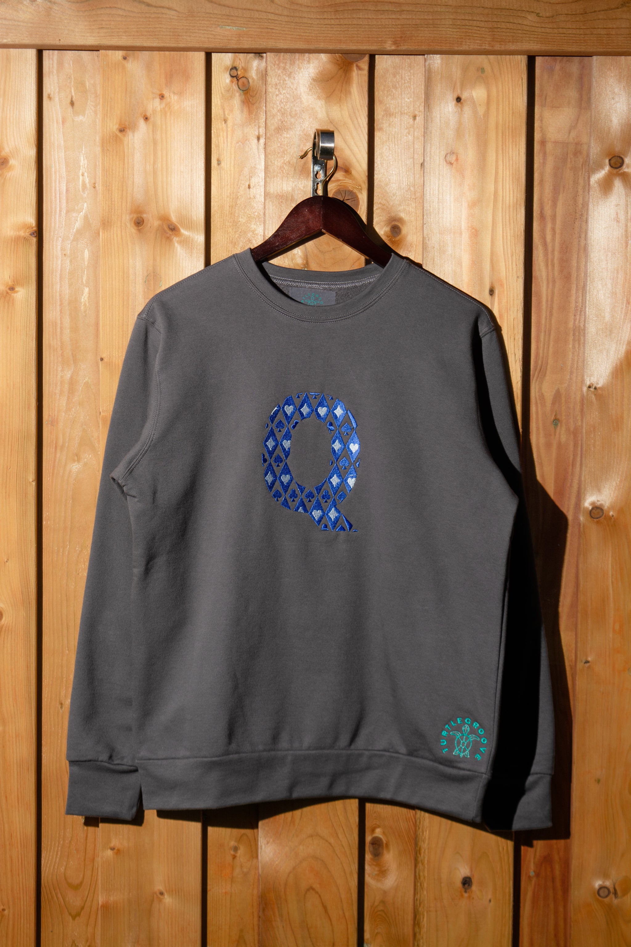 Q embroidered sweatshirt by TURTLEGROOVE – front view, Oil Grey